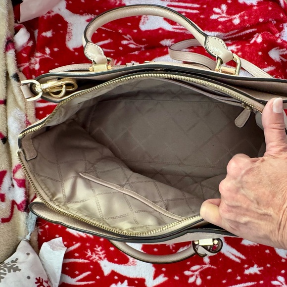 Michael Kors Maxine medium cream Satchel with Gold Accents - Picture 9 of 12